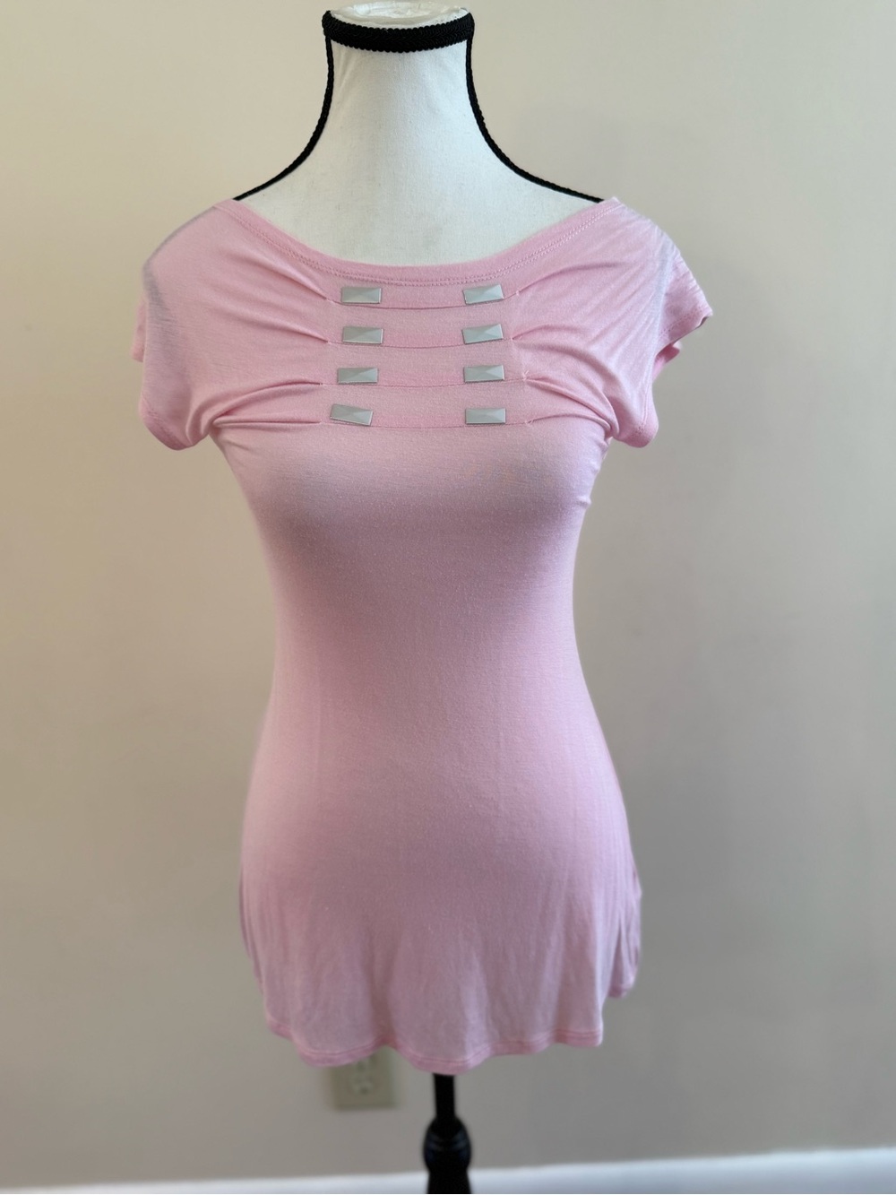 Yuka Women’s Pink Short Sleeve Decorative Bar Front Top size small